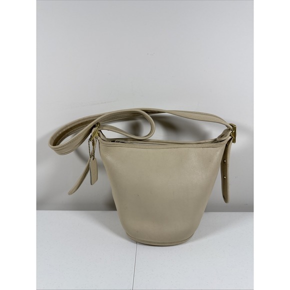Vintage 90s Coach 9019 Maggie Duffle Bucket Bag Crossbody Purse‎ Light Tan Cream